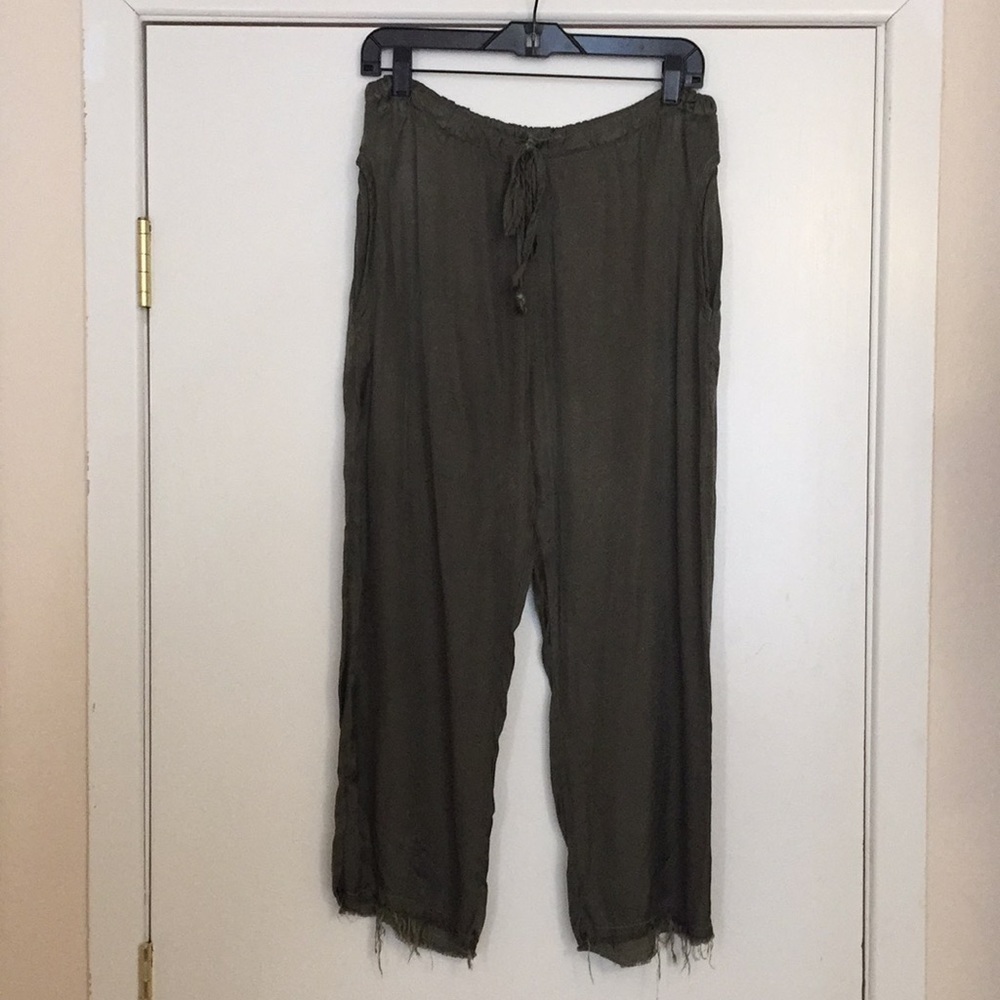 XS LOVE TANJANE Capri Pants D02 4814